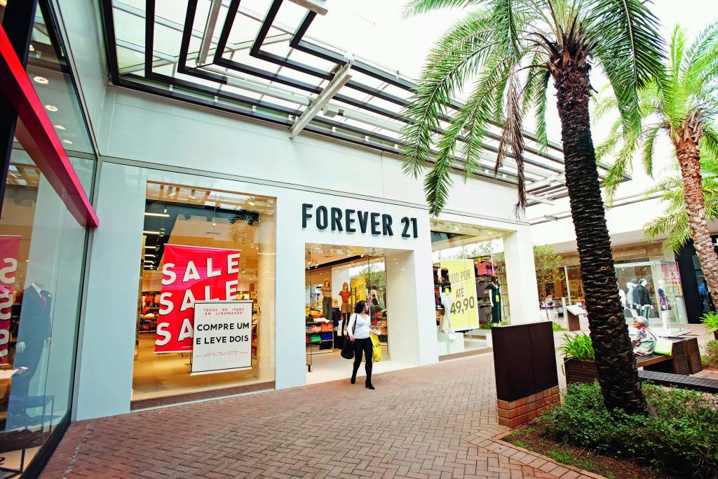 Forever 21 tem data para fechar lojas no Brasil e faz queima de estoque
