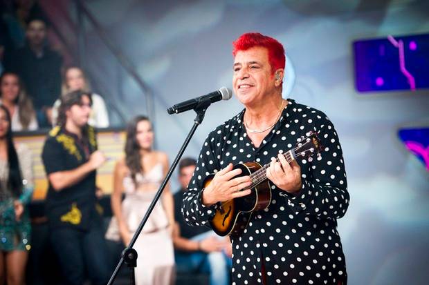 No Twitter, Lulu Santos responde críticas a seu cabelo vermelho