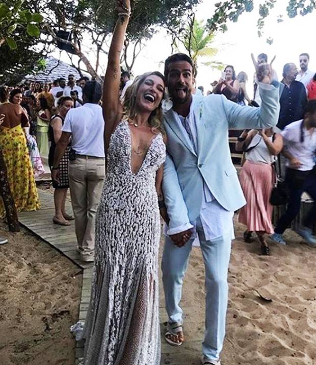 Gabriela Pugliesi se casa em praia em Trancoso