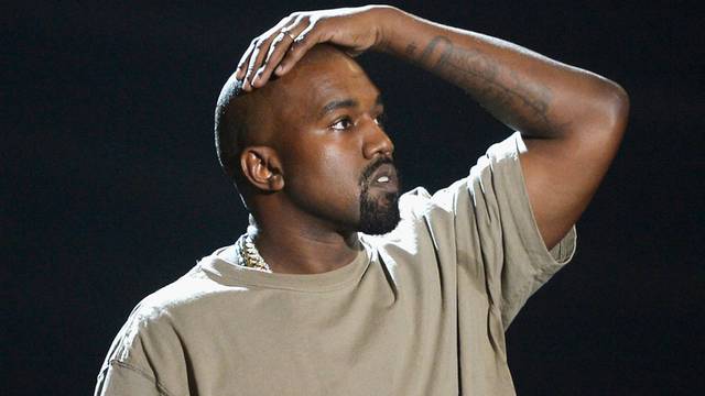 Kanye West chama atenção com divulgação de disco pelas ruas de São Paulo