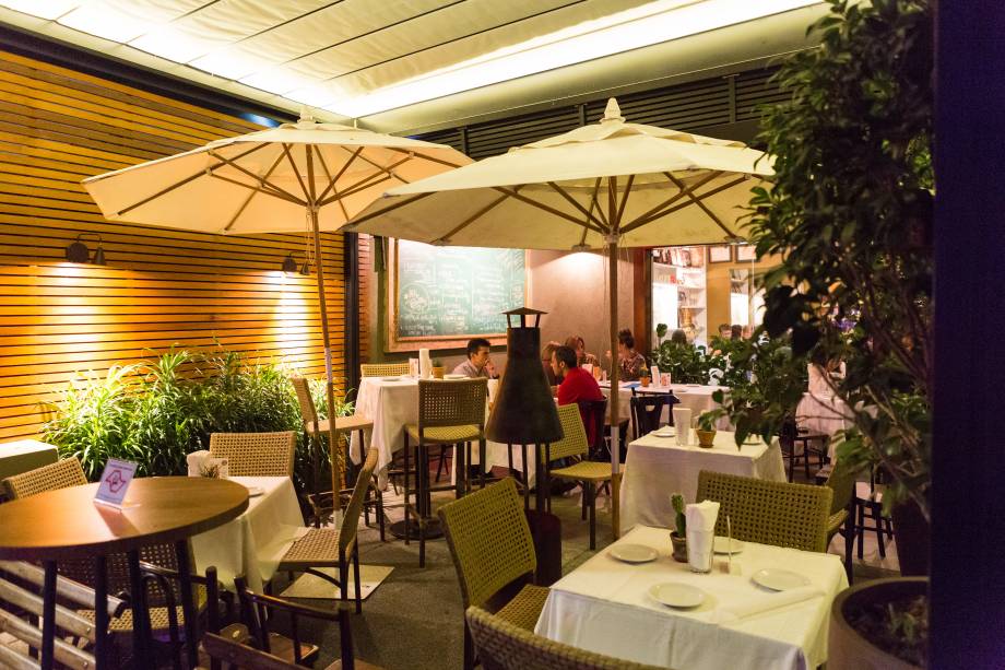 Th&eacute;o Medeiros: o ambiente do melhor restaurante variado por VEJA COMER & BEBER Campinas 2017/2018