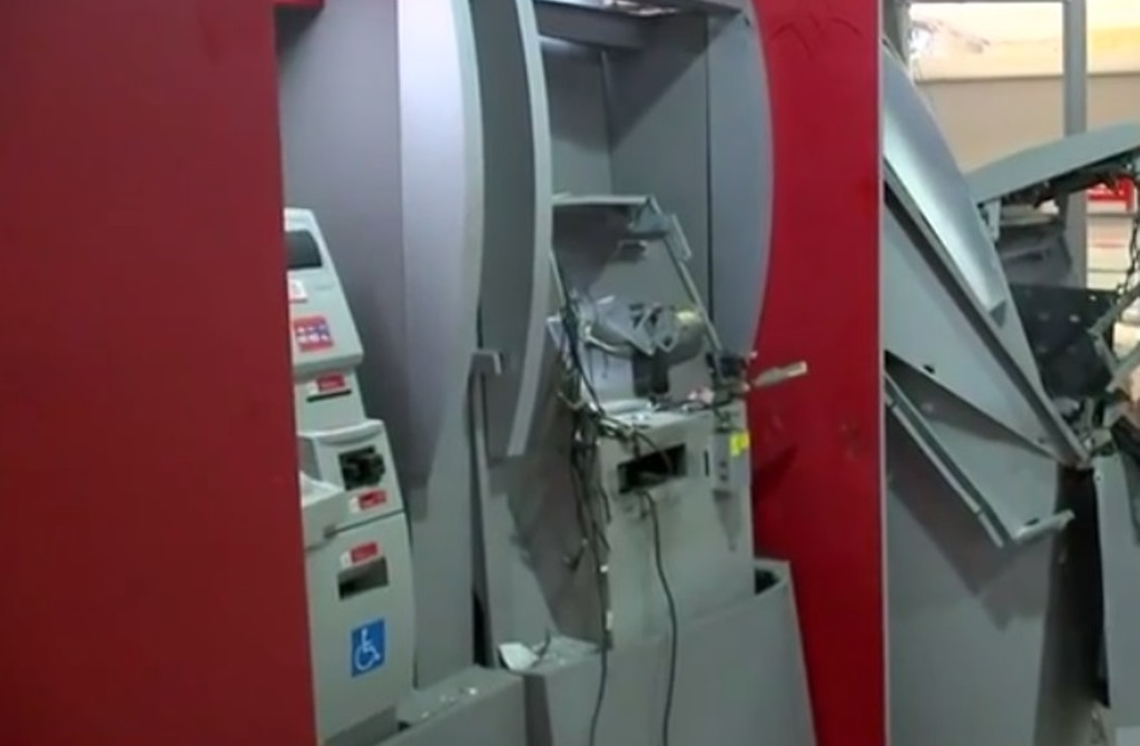 Três bandidos são mortos pela polícia após explosão de caixas