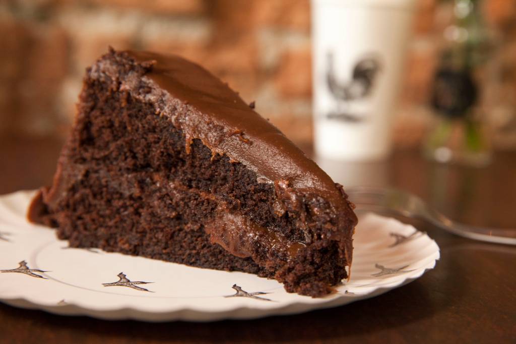 Bolo de chocolate da Padoca do Man&iacute;: R$ 15,00 a fatia