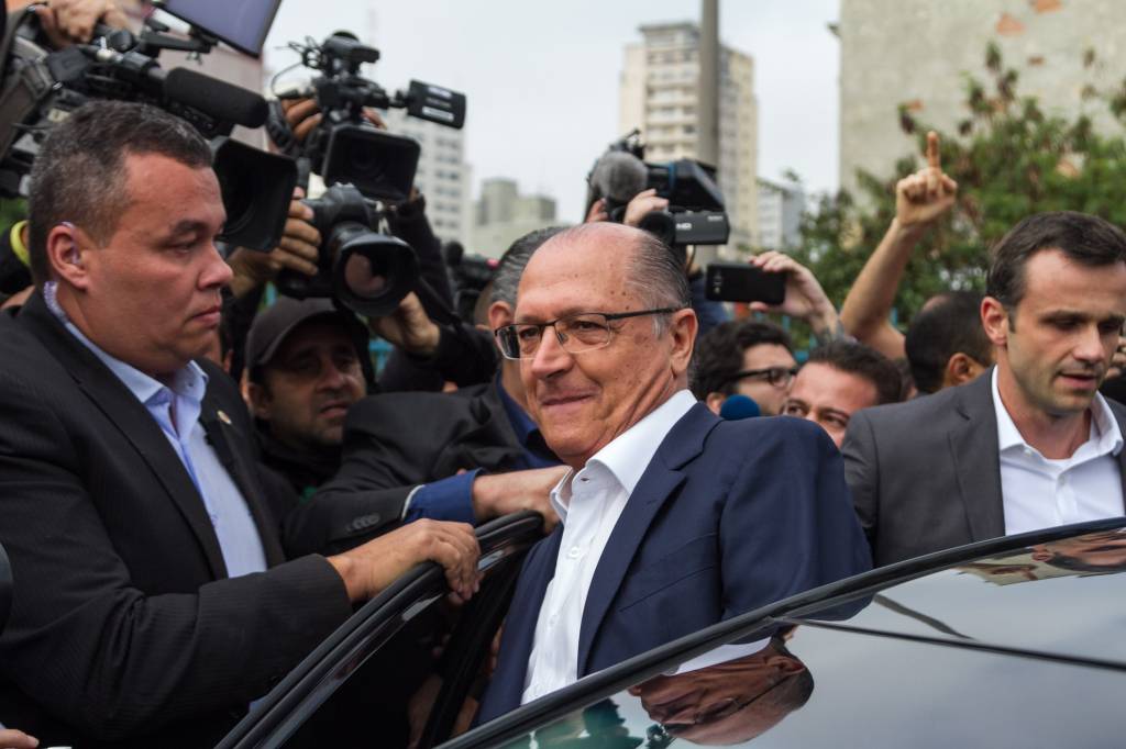 Manifestação interrompe Alckmin e Doria em lançamento de programa