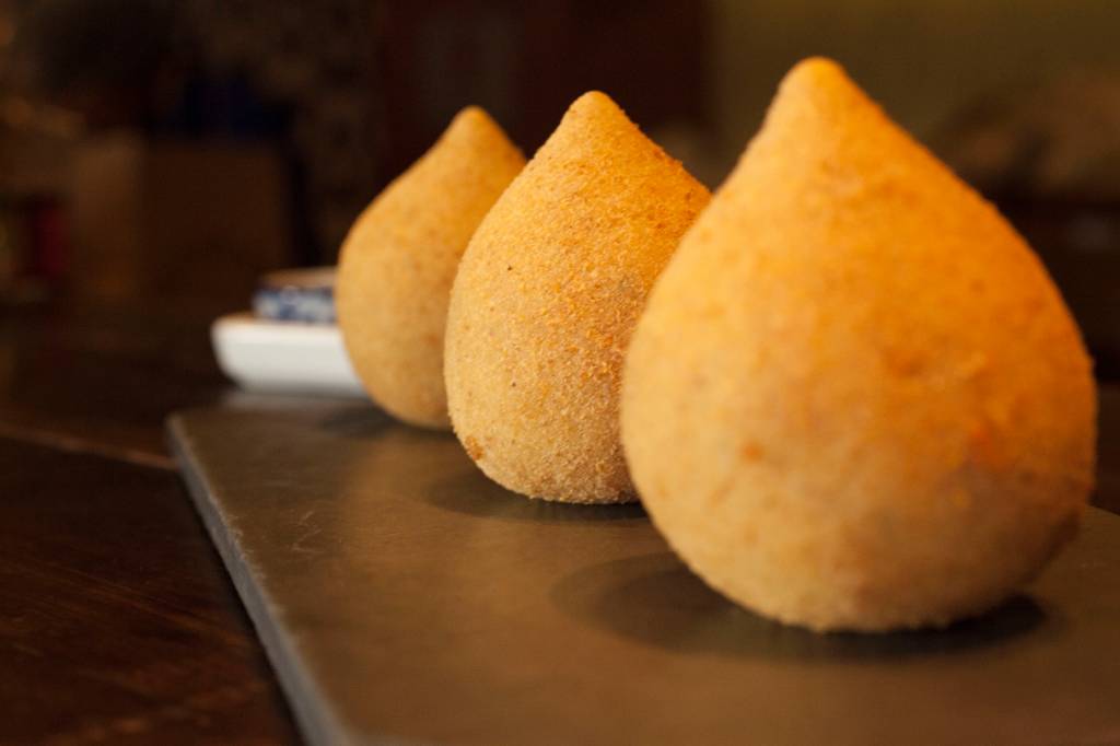 Coxinha a R$ 7,50: no Mercadinho Dalva e Dito Coxinha a R$ 7,50: no Mercadinho Dalva e Dito