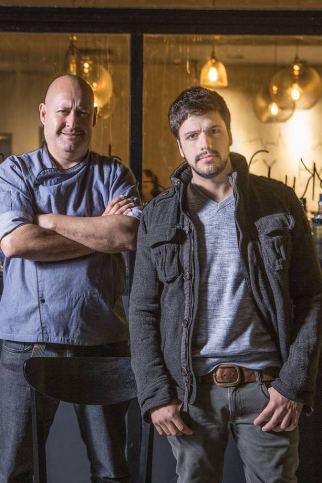 Sepulveda e Casilli, participante da primeira temporada do programa MasterChef da Band: parceria afinada que rende drinques ousados Sepulveda e Casilli, participante da primeira temporada do programa MasterChef da Band: parceria afinada que rende drinques ousados