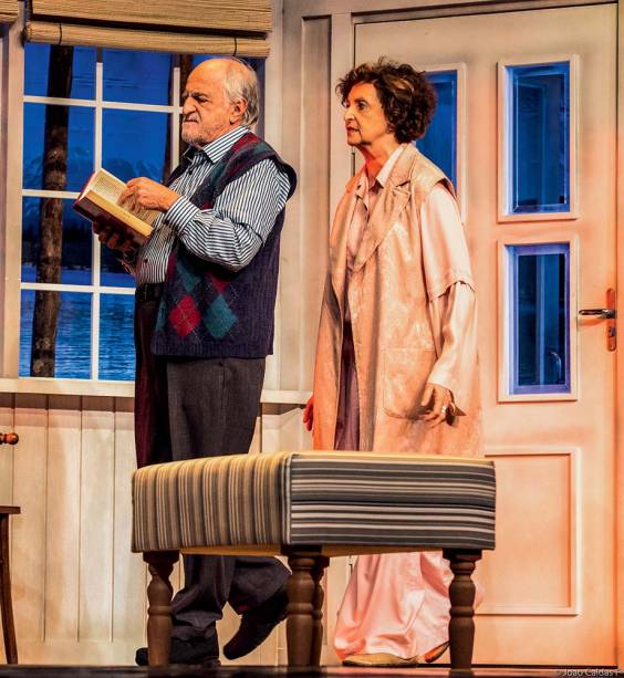 Num Lago Dourado Num Lago Dourado