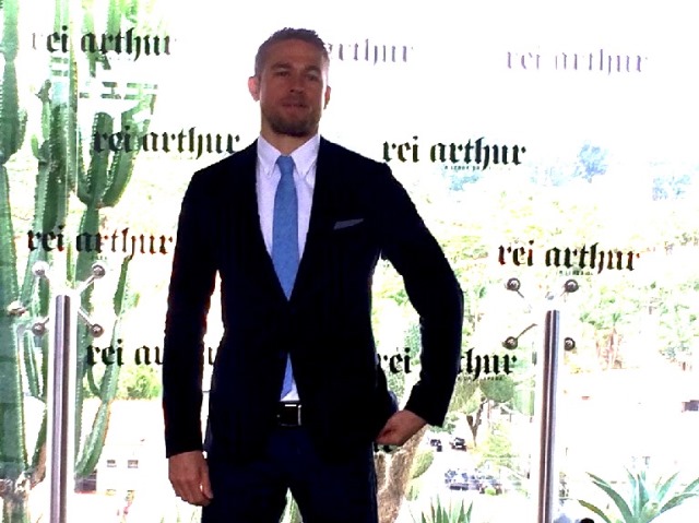 Charlie Hunnam está em São Paulo para promover ‘Rei Arthur’