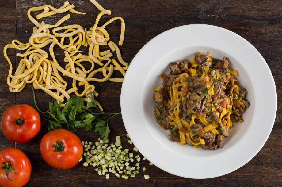 Receita do Maialini: fettuccine com fil&eacute;-mignon, cogumelos, abobrinha, tomate e azeite trufado (R$ 47,00)