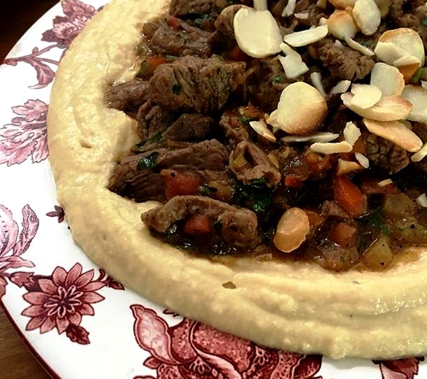 Homus com filé-mignon: uma das opções de prato com a pasta de grão-de-bico Homus com filé-mignon: uma das opções de prato com a pasta de grão-de-bico