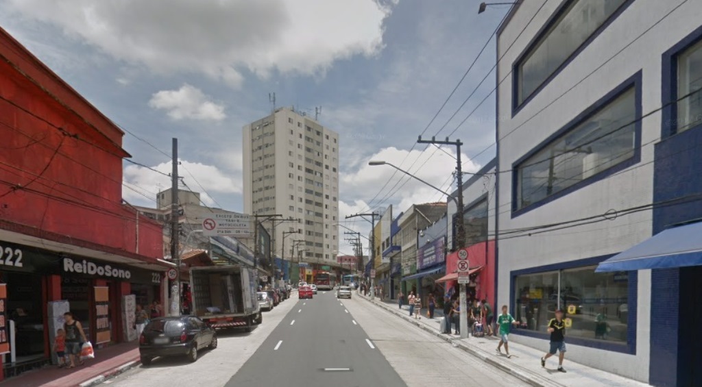 Idosa morre atropelada por carro e ônibus na Zona Sul