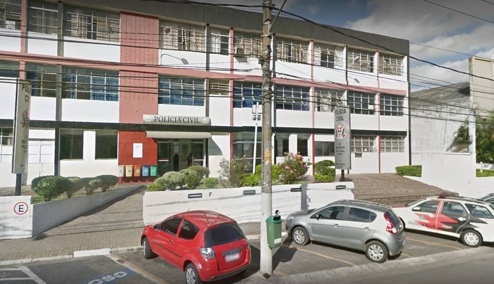 Mulher em moto morre após cair de viaduto a 30 metros de altura