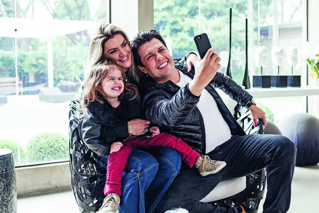 Aos 3 anos, Valentina Muniz fatura alto com presença vip