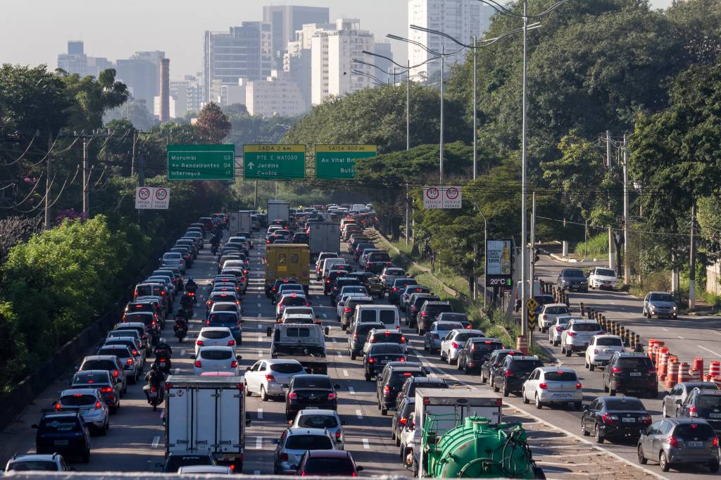 Rodízio de veículos retorna nesta segunda-feira em São Paulo