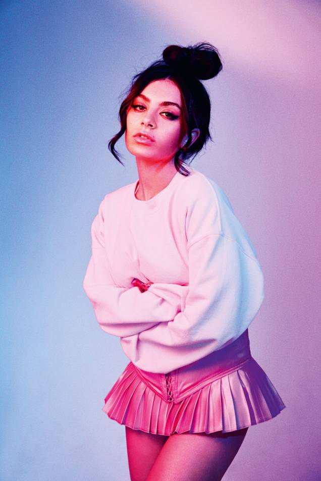 A cantora inglesa Charli XCX A cantora inglesa Charli XCX