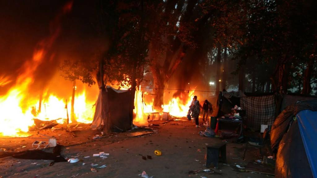 Após ação, usuários lotam contêineres no centro