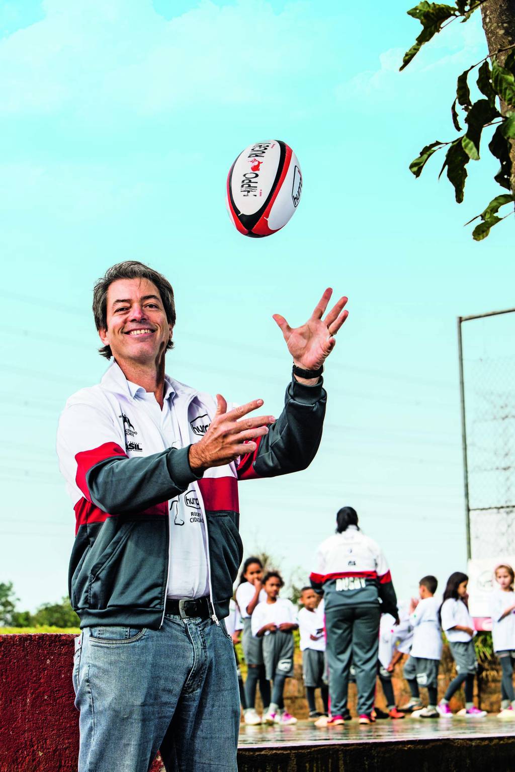 Rúgbi na periferia: administrador promove o esporte em escolas