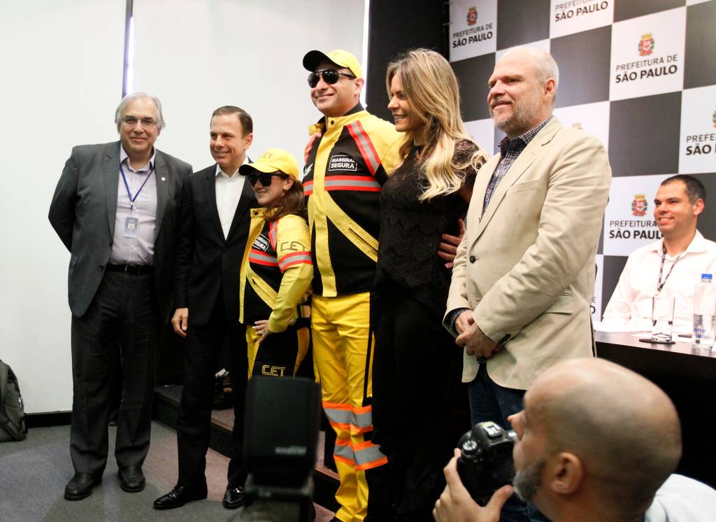 Prefeitura apresenta novos uniformes de funcionários municipais