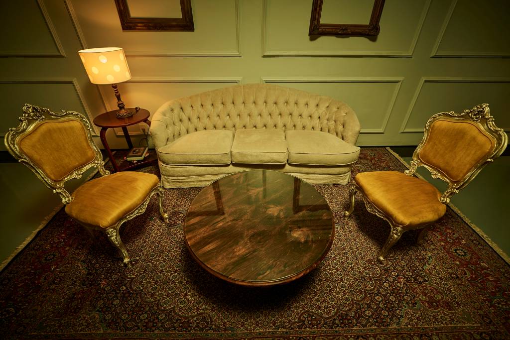 Escape Hotel: lobby