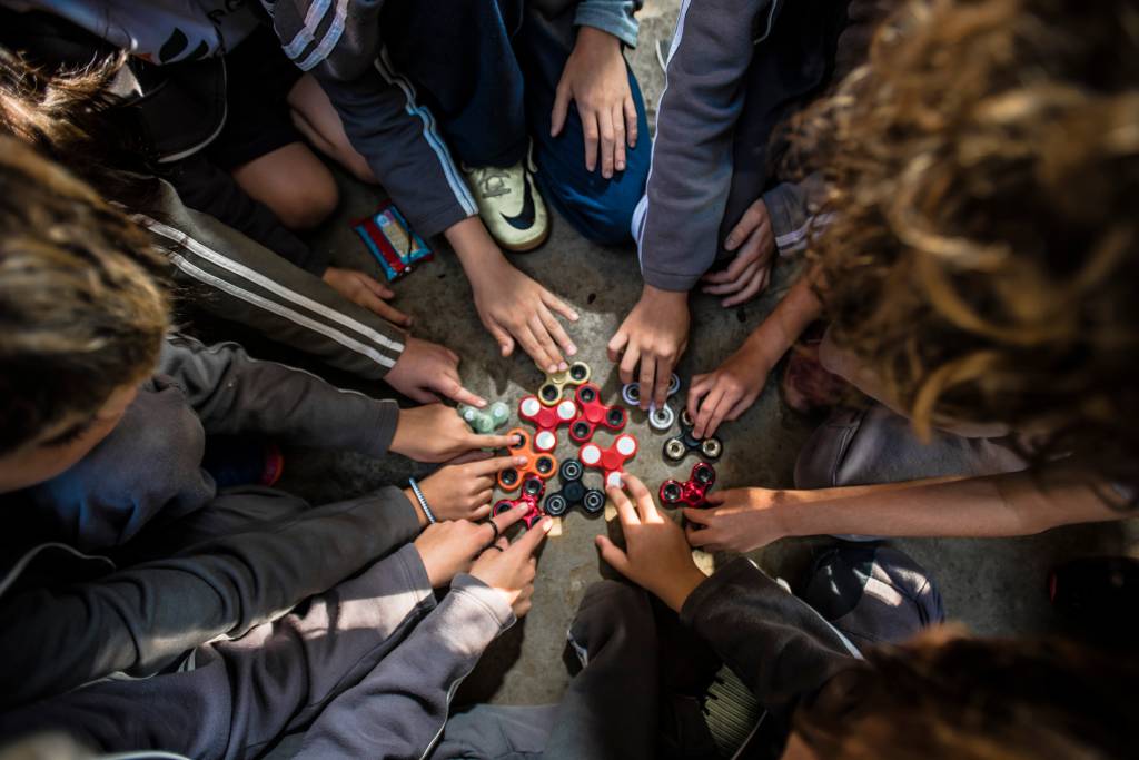 Febre mundial, o fidget spinner chega a São Paulo