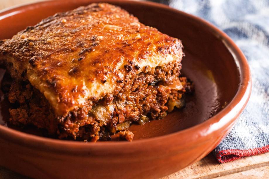 Berinjela com carne mo&iacute;da no Kouzina