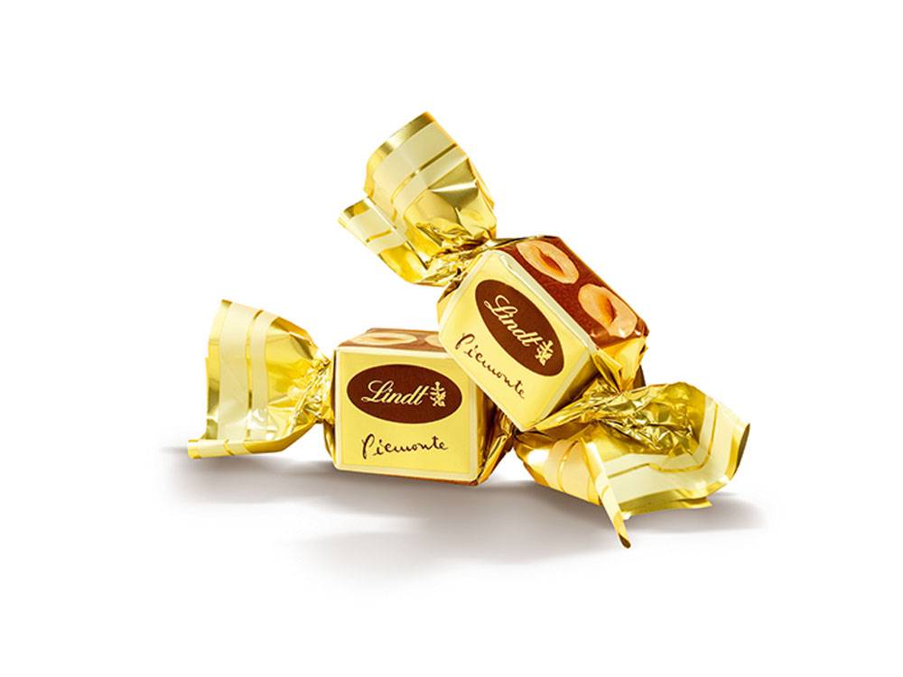 A linha Piemonte é feita de chocolate com gianduia e avelãs inteiras A linha Piemonte é feita de chocolate com gianduia e avelãs inteiras