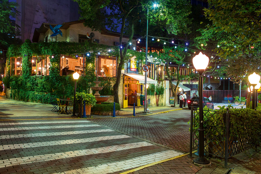 Ruas da capital têm estabelecimentos comandados pelo mesmo dono