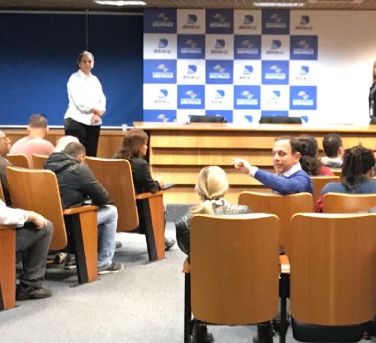 Doria faz prova de reciclagem pra recuperar CNH e é aprovado