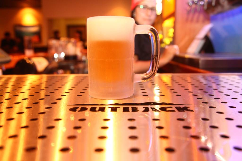 Outback dá chope de graça