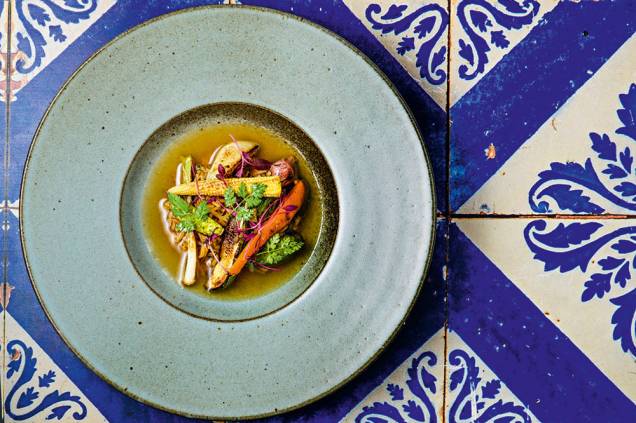 Sopa de galinha com aipo, cenoura e minimilho Sopa de galinha com aipo, cenoura e minimilho