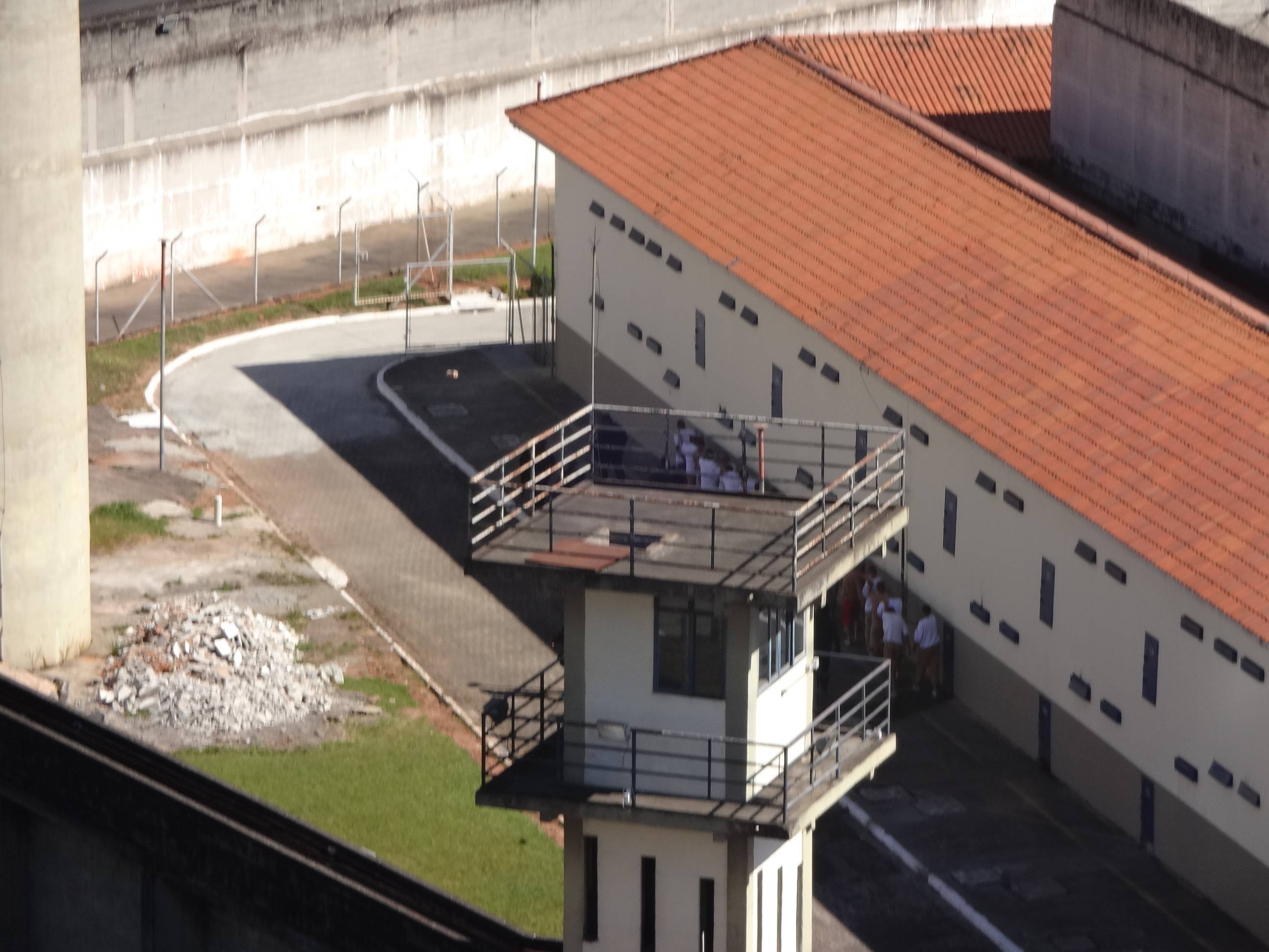 Detentos envolvidos em incêndio são transferidos de unidade