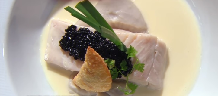 Receita: robalo ao creme de inhame, molho de champanhe e caviar