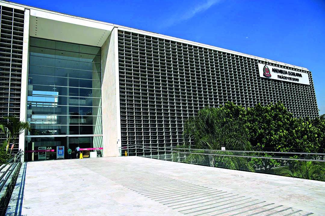 Assembleia aprova aumento do teto de servidores para 30 000 reais
