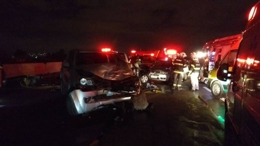 Engavetamento deixa dois mortos na Rodovia Ayrton Senna