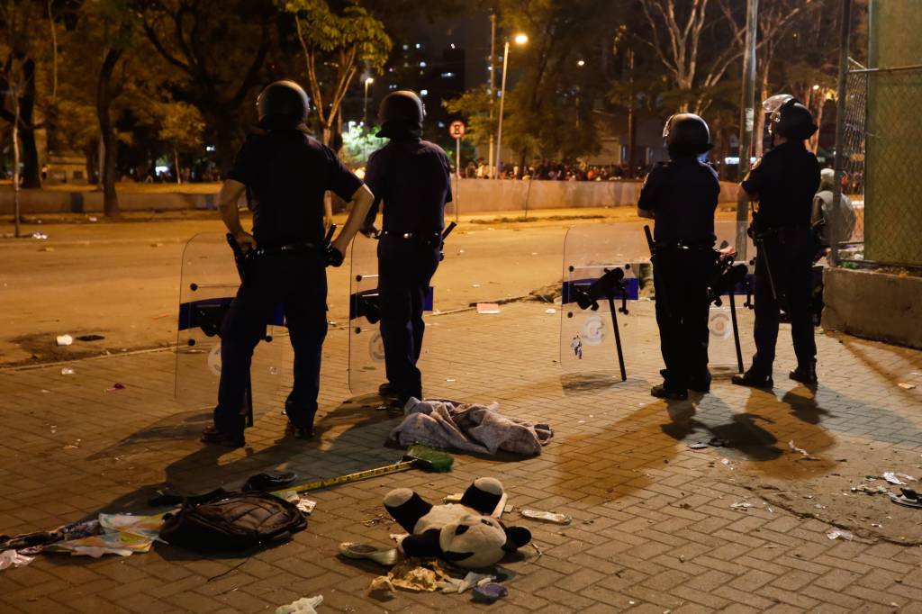 Ação de retirada de barracas termina em confusão na Cracolândia