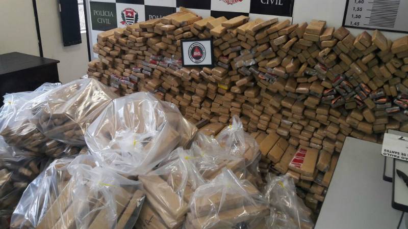 Polícia apreende 2 toneladas de maconha em Santos