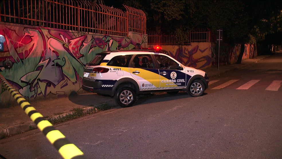 GCMs são baleados em porta de escola da Zona Leste