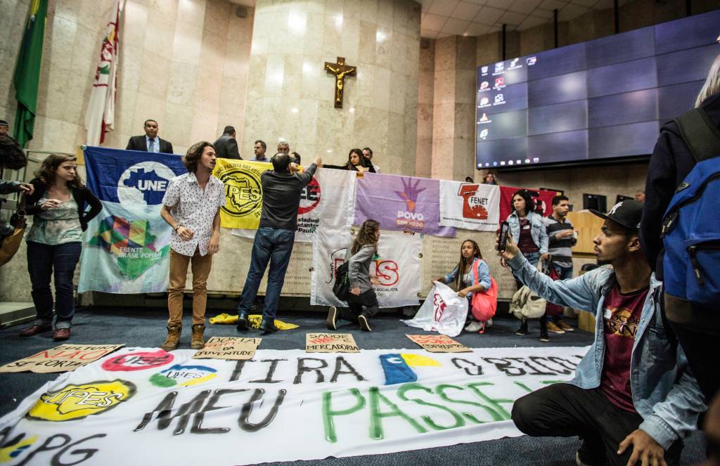 Manifestantes continuam ocupando o plenário da Câmara