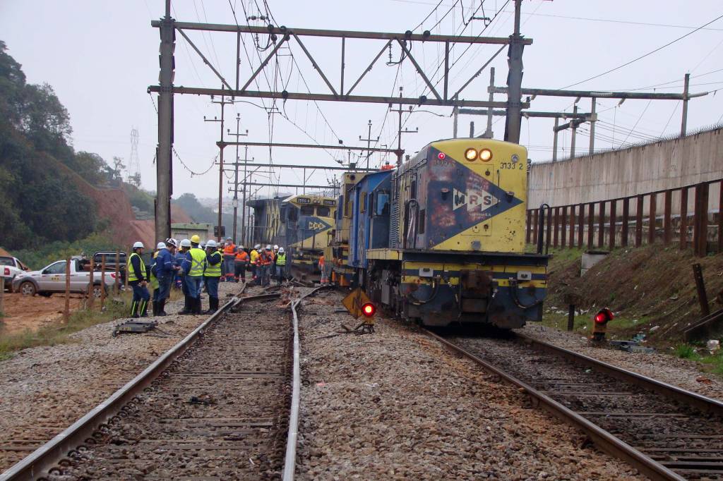 Trem descarrila e causa interdição na Linha 7 – Rubi da CPTM