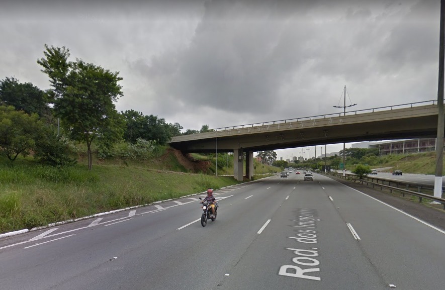 Acidente envolvendo carros e motos deixa feridos na Imigrantes