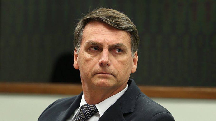 Jair Bolsonaro é atingido por ‘ovada’ de manifestante