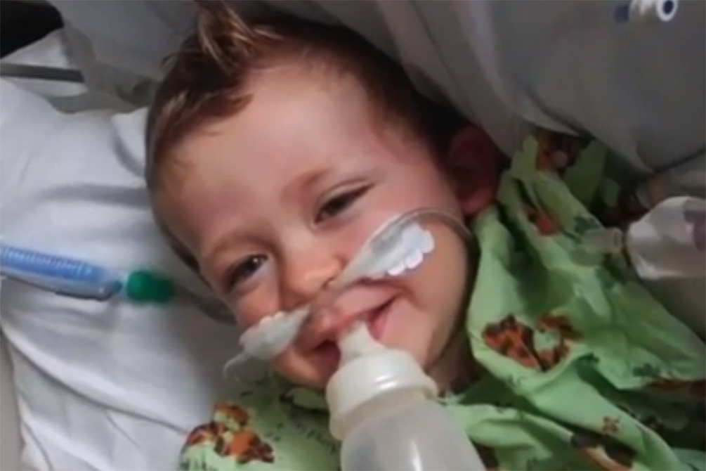 menino-salva-irmao-the-rock-01