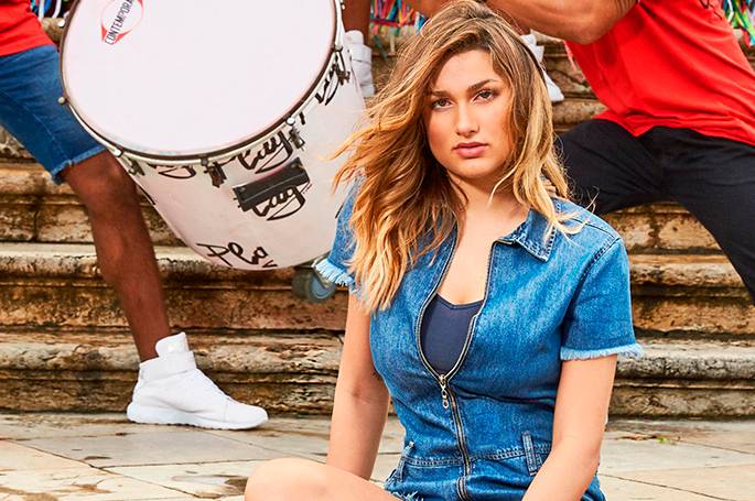 Sasha Meneghel estrela campanha de sua primeira coleção de roupas