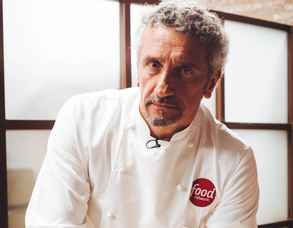 Receita em vídeo: de robalo ao vapor com caviar