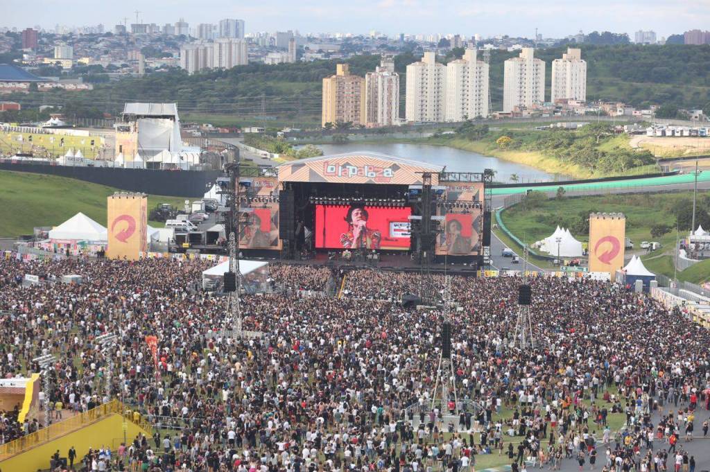 Em sua maior edição, Lollapalooza leva 72 atrações a Interlagos