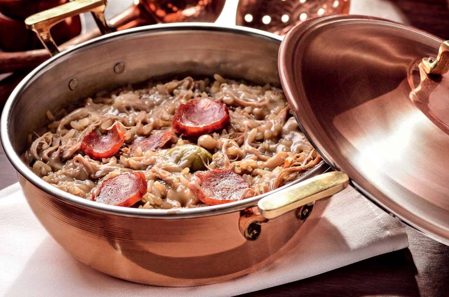 O arroz de pato: servido com linguiça O arroz de pato: servido com linguiça