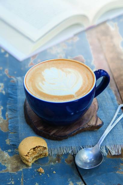 Cappuccino: expresso, uma parte de leite vaporizado e outra de sua espuma Cappuccino: expresso, uma parte de leite vaporizado e outra de sua espuma