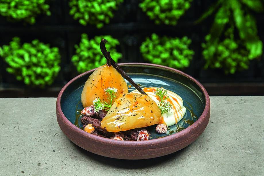 Pera assada: aromatizada com baunilha ao creme de mascarpone Pera assada: aromatizada com baunilha ao creme de mascarpone