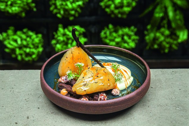 Pera assada: aromatizada com baunilha ao creme de mascarpone