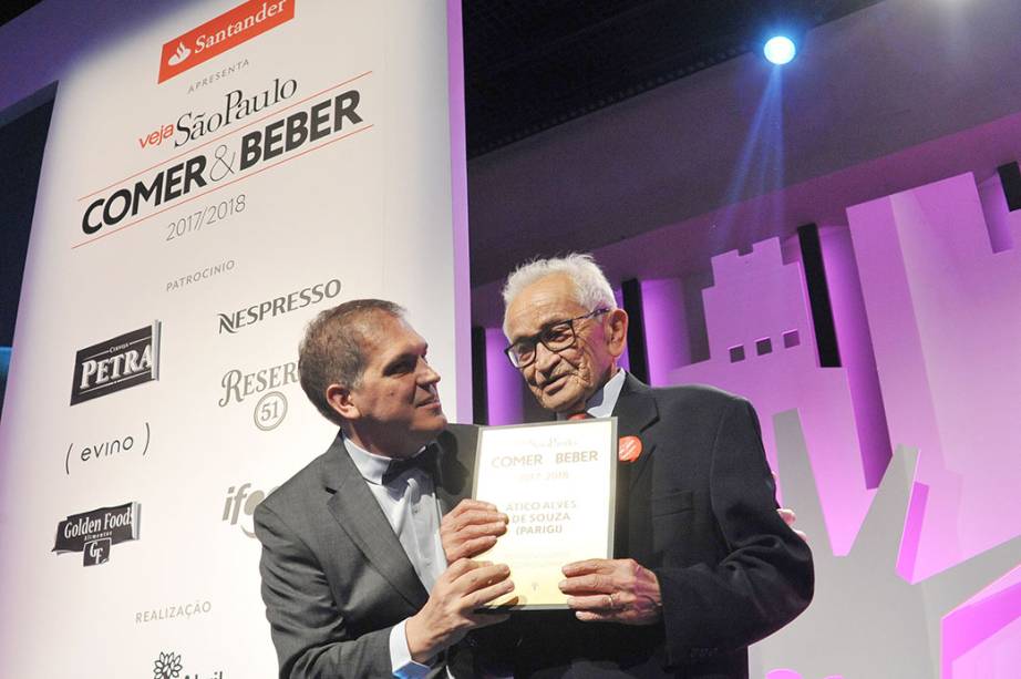 Arnaldo Loren&ccedil;ato, editor de VEJA S&Atilde;O PAULO, e &Aacute;tico Alves de Souza, personalidade gastron&ocirc;mica do ano